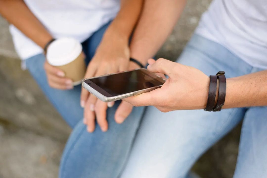 Coppia e smartphone