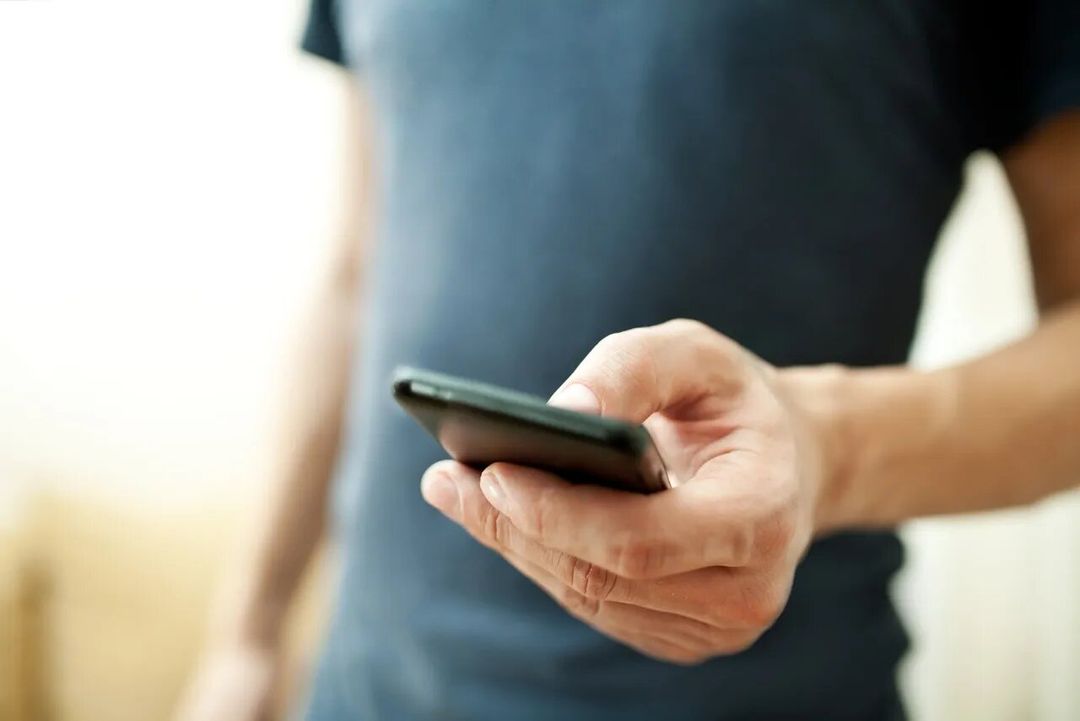 Ragazzo con smartphone