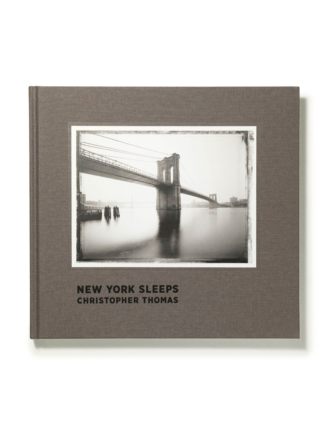 Book Cover of New York sleeps, photo book, fine art refinement, tobias winkler, postproduction, bildbearbeitung muenchen, car retouching, christopher thomas 
