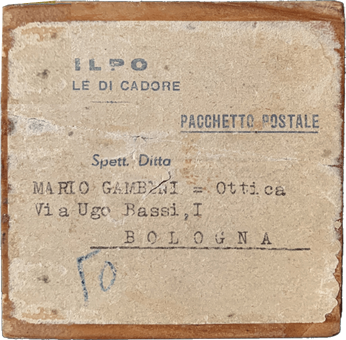 Pacchetto postale indirizzato a Mario Gambini, fondatore del negozio di ottica in centro a Bologna