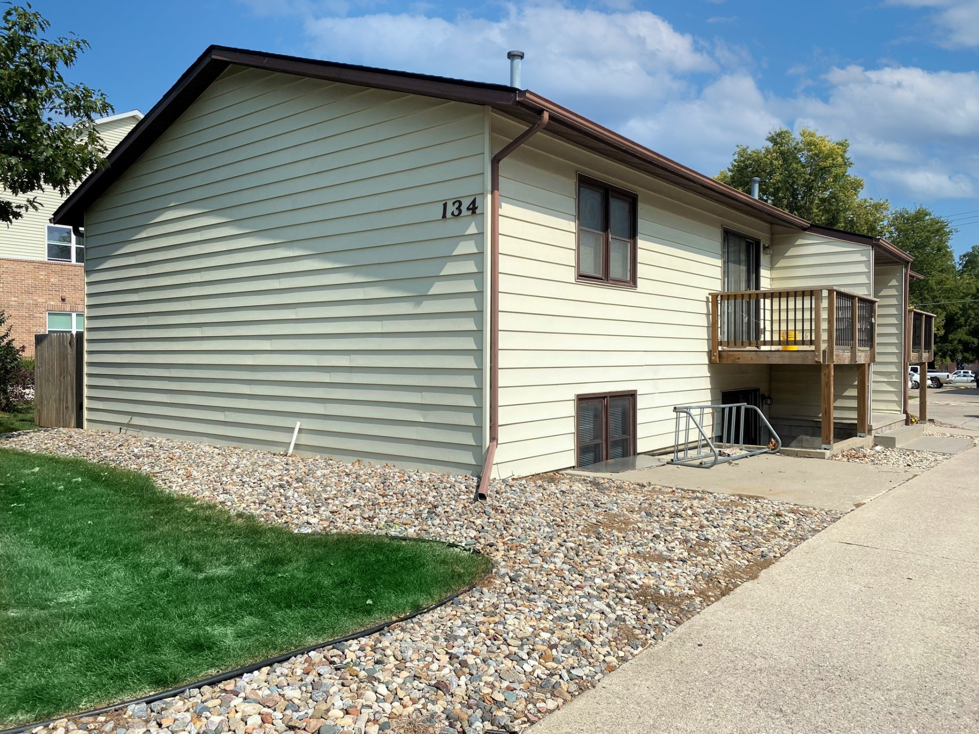 Exterior view of 134 Hyland, a comfortable apartment building in Ames, IA offering convenient living spaces close to ISU amenities.