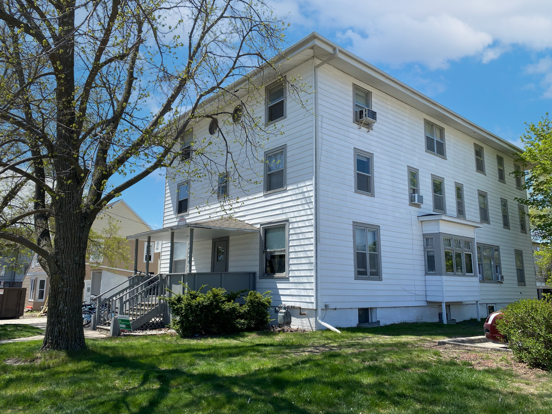 Exterior view of 209 Hyland, a comfortable apartment building in Ames, IA, offering convenient living spaces close to local amenities and ISU.