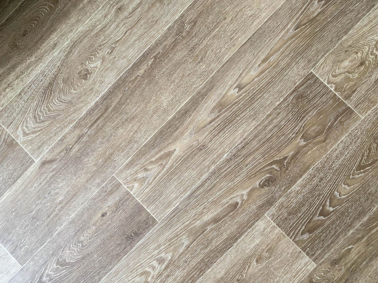 Light wood-patterned tile flooring with a diagonal plank design