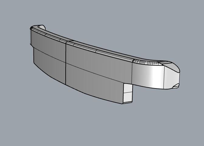 Parte meccanica grigia, renderizzata in 3D, con un lungo corpo curvo e un'estremità arrotondata su sfondo uniforme.