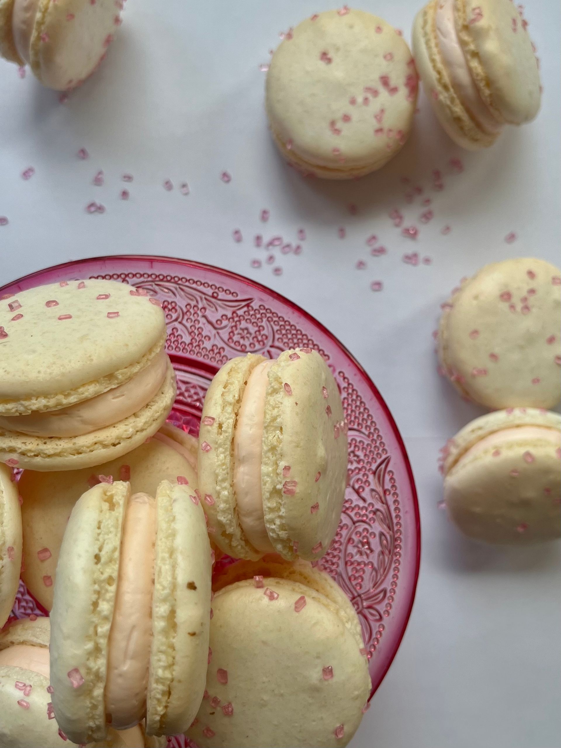 Bubble gum macarons