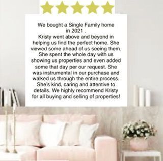 Five-star testimonial card over a beige sofa and flowers in a bright living room