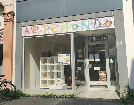 ARToMoNDo