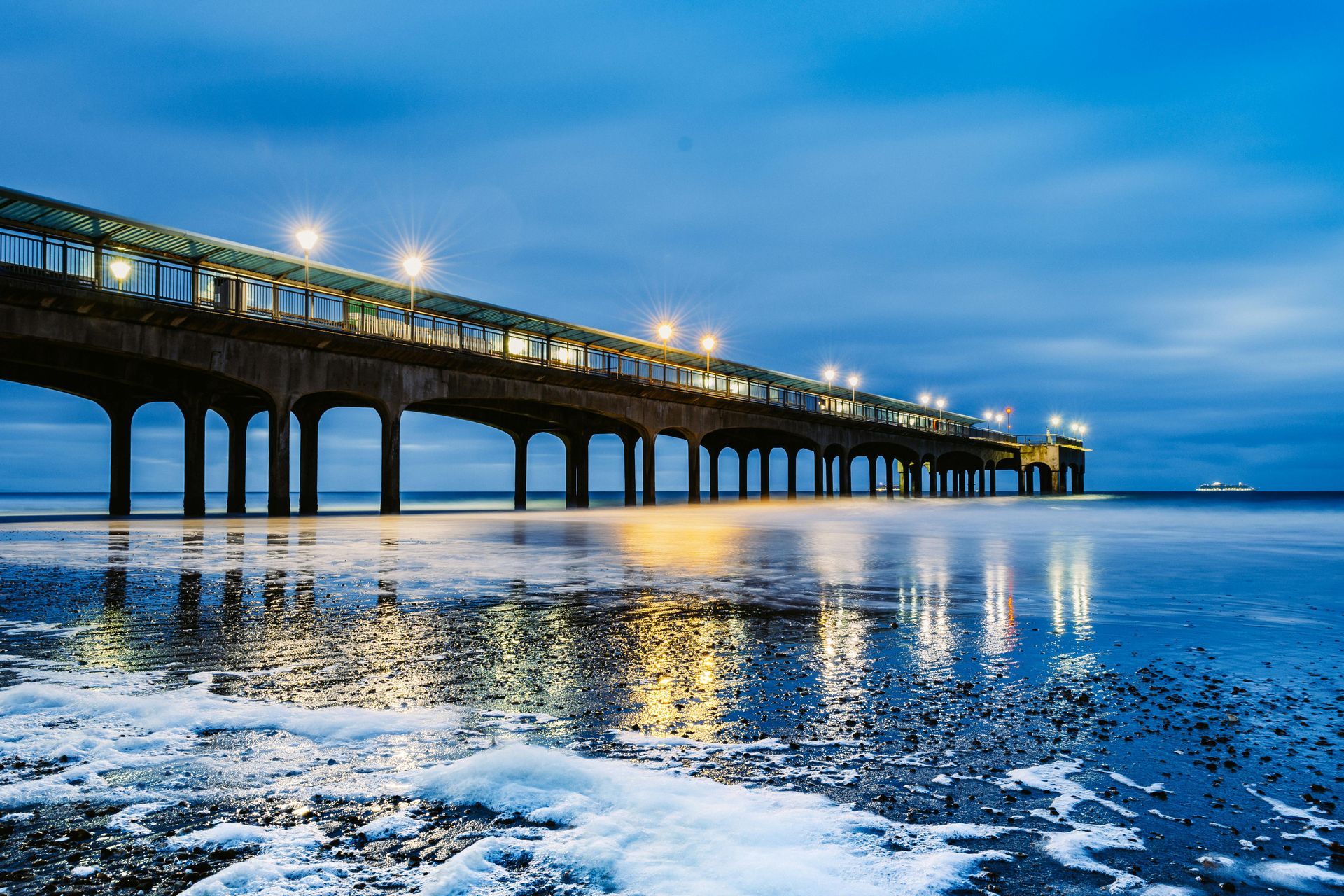 Bournemouth_Pier_Taxi