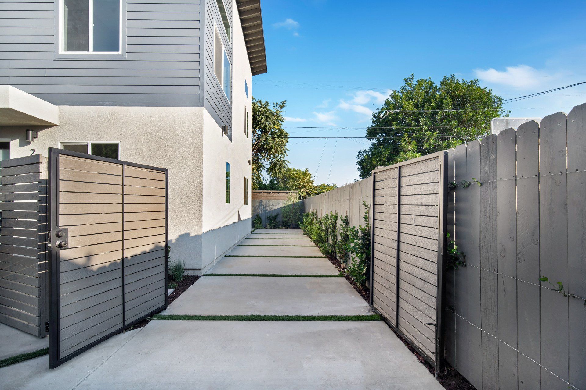 Reclaimed side yard and landscaping for a 1200 square foot, three-bedroom, two story accessory dwelling unit (ADU) backyard home built in Los Angeles, CA.