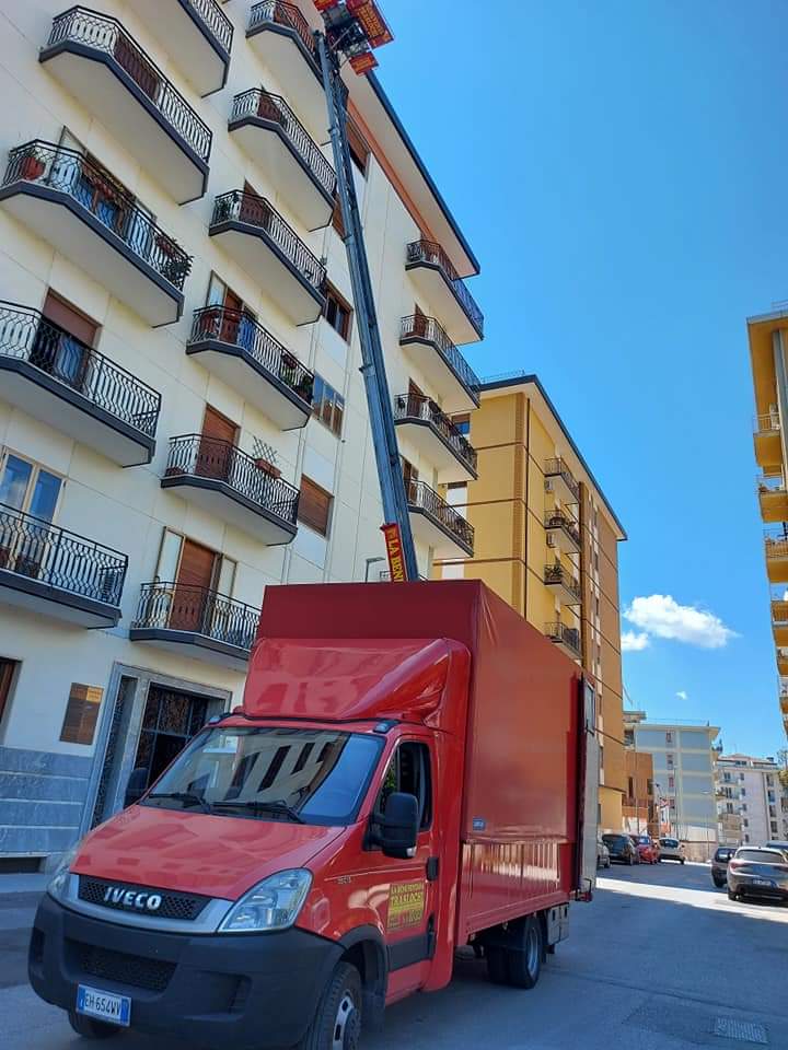 Operatore qualificato per servizio traslochi