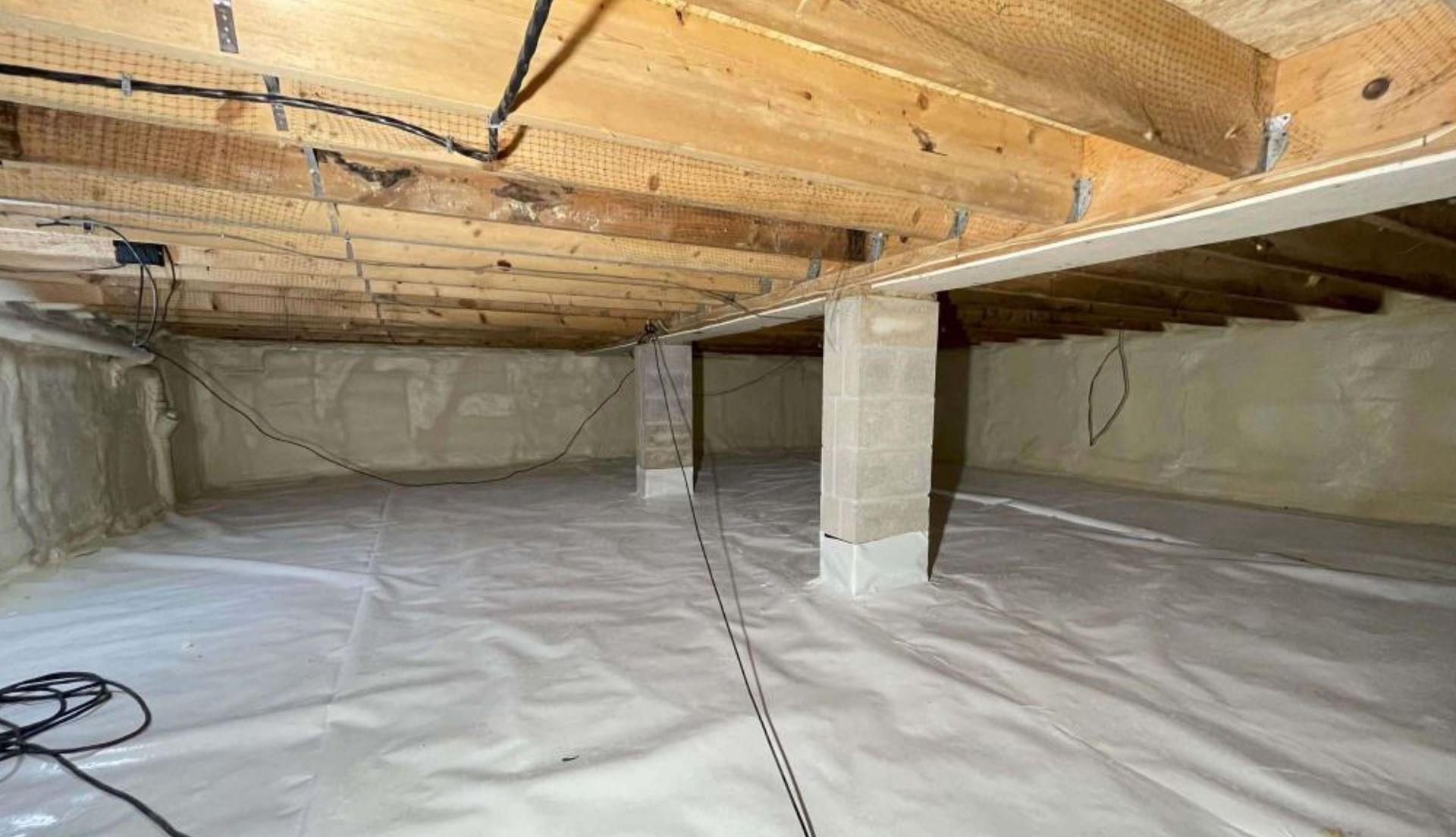 Crawlspace-vapor-barrier-installation