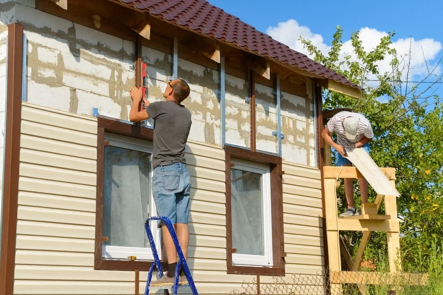 A1 Handyman technics repairing exterior siding on a Boise home to protect it from weather.