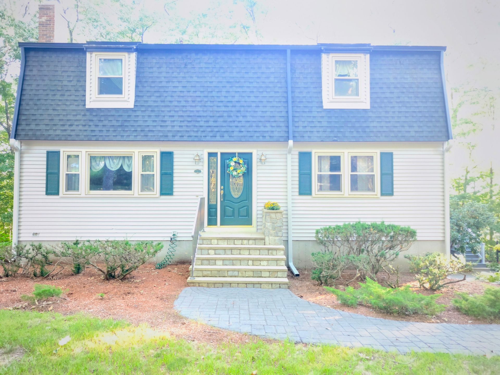 
The homeowner wanted good drainage and winter protection without making the gutters and downspouts stand out.
