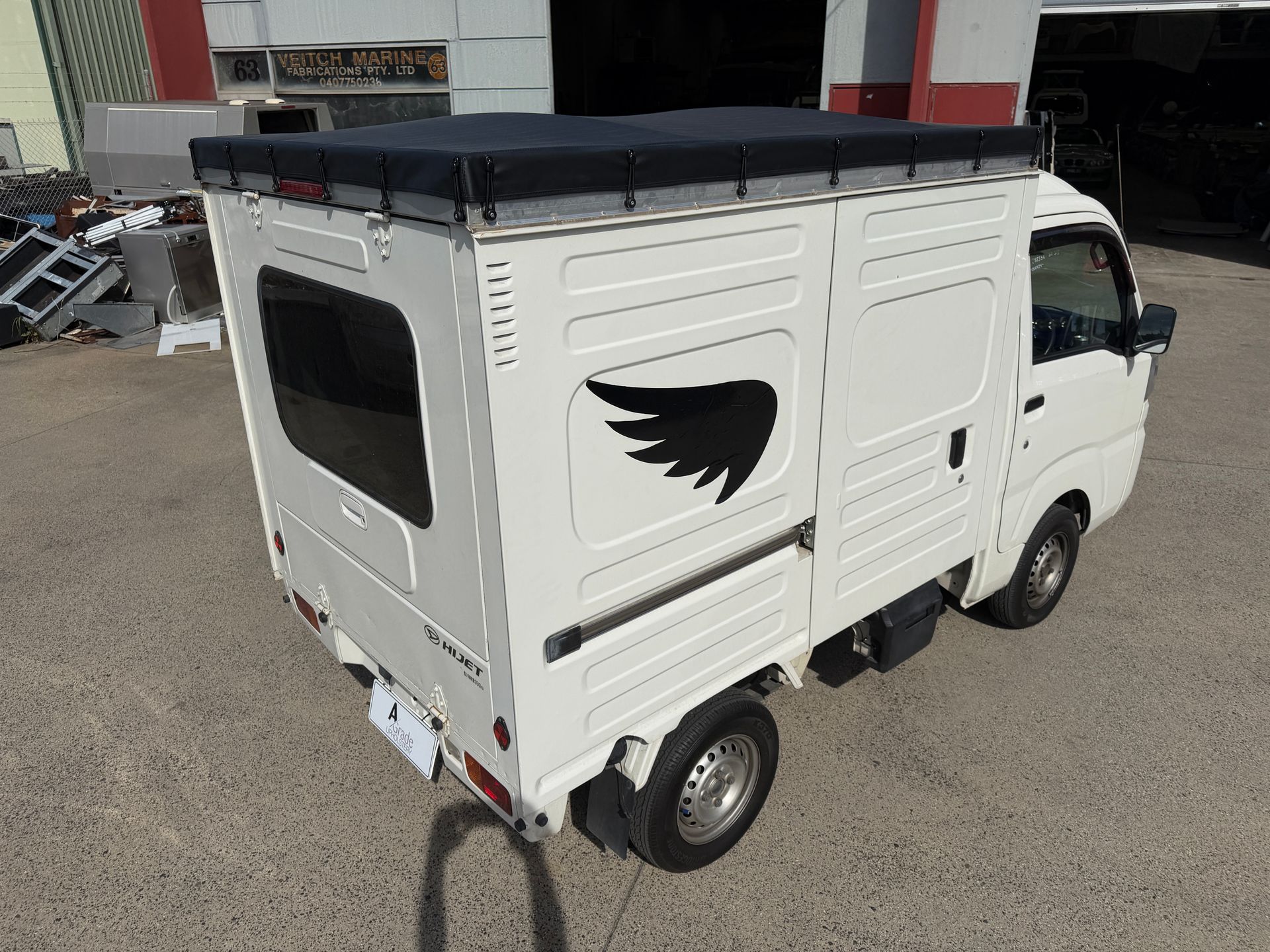 Hijet truck bunji tonneau with 2 centre bars and rope track