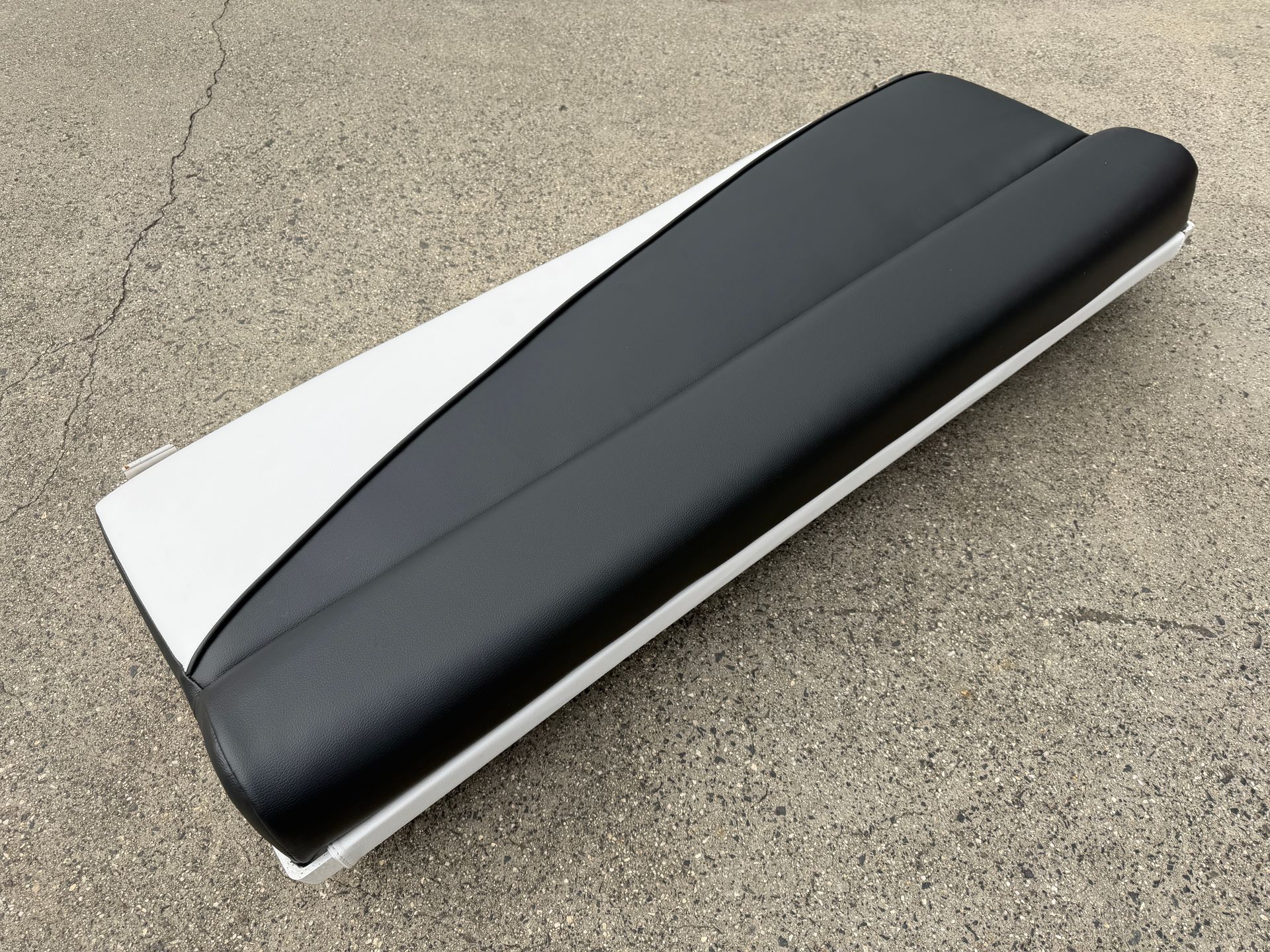 Cruisecraft Explorer seat base black and white marine vinyl