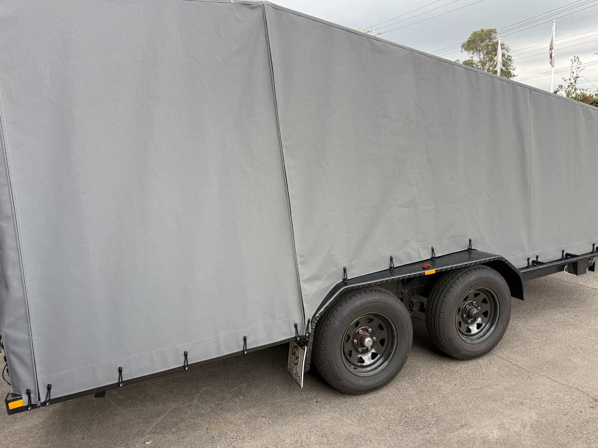 Slate cover on car carrying trailer with 6 zips