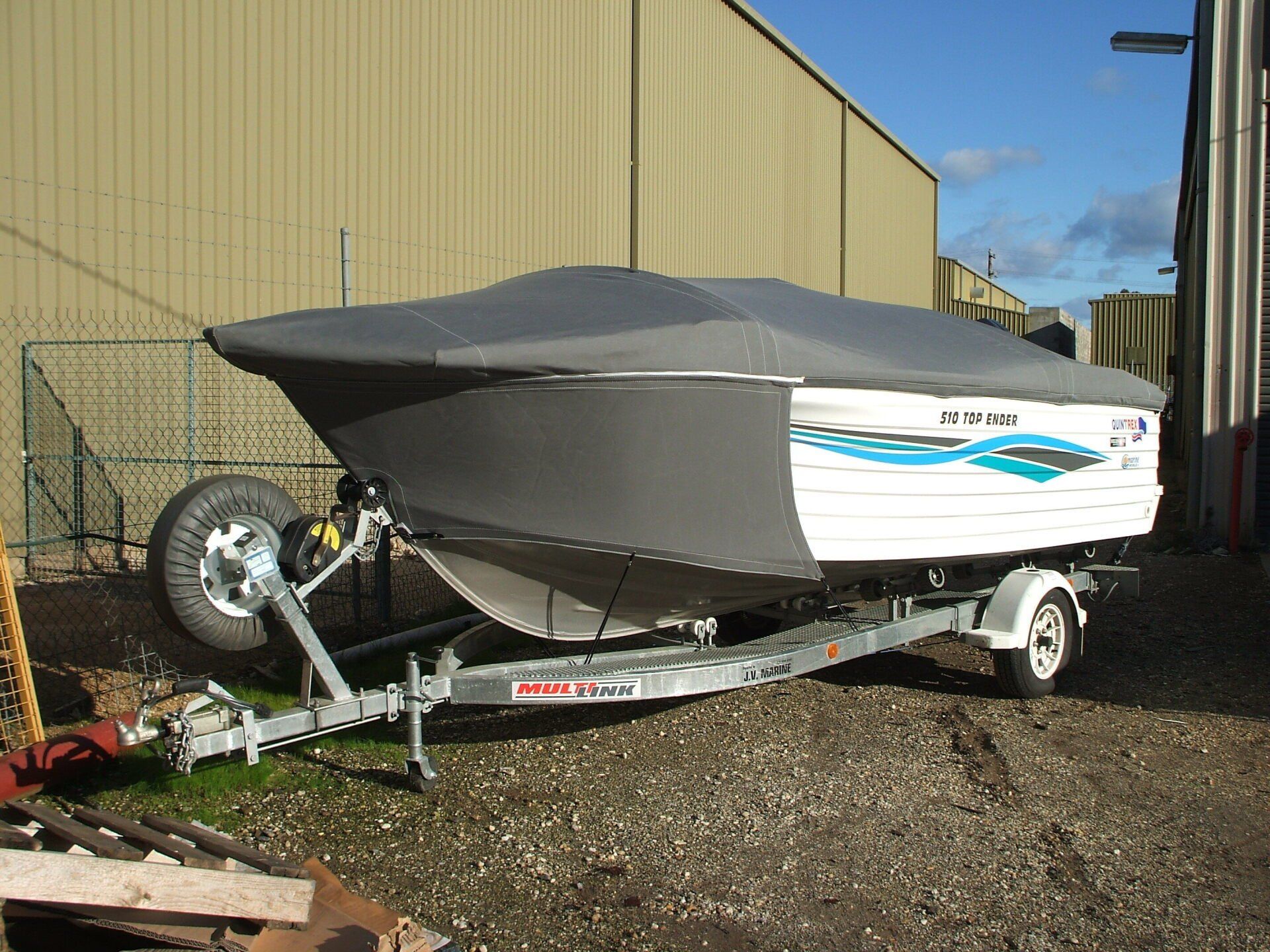 Boat bag cover with stone skirts