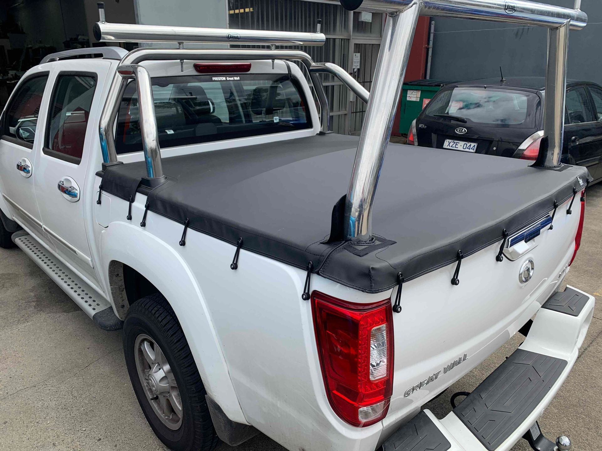 Bunji style tonneau for a Great Wall Steed - six post cut outs with flaps to cover rear bar cutouts