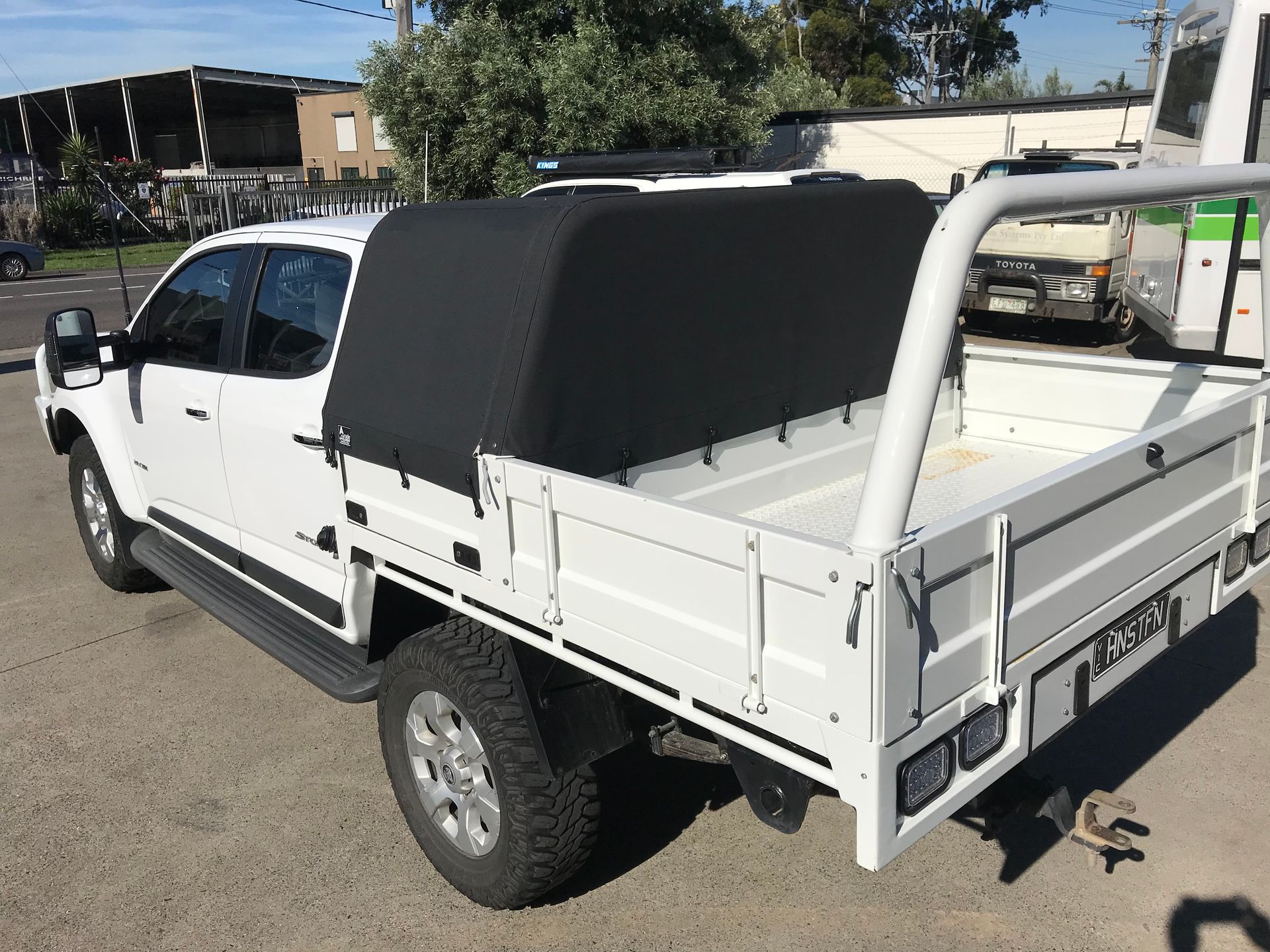 Canvas cover on dog box