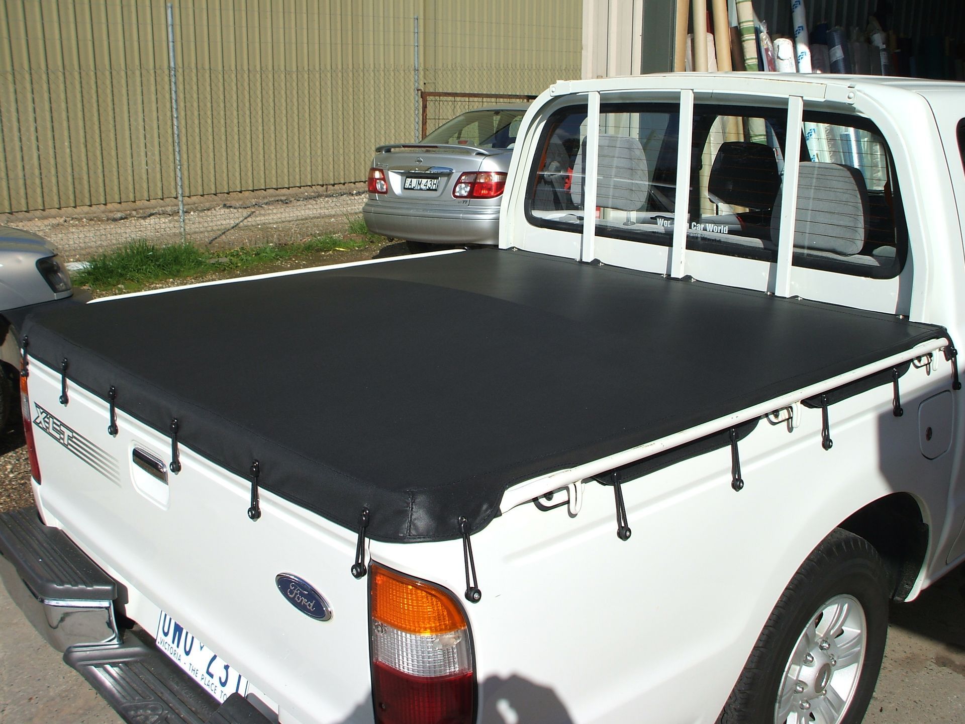Ford Courier XLT ute tonneau