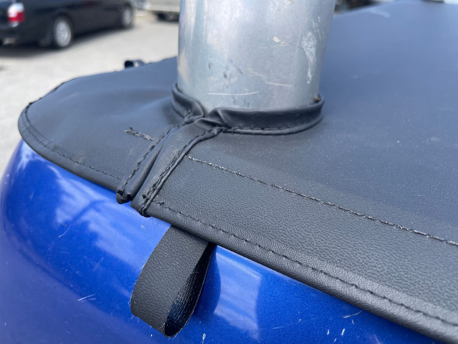 Hilux modified tonneau around ladder bar