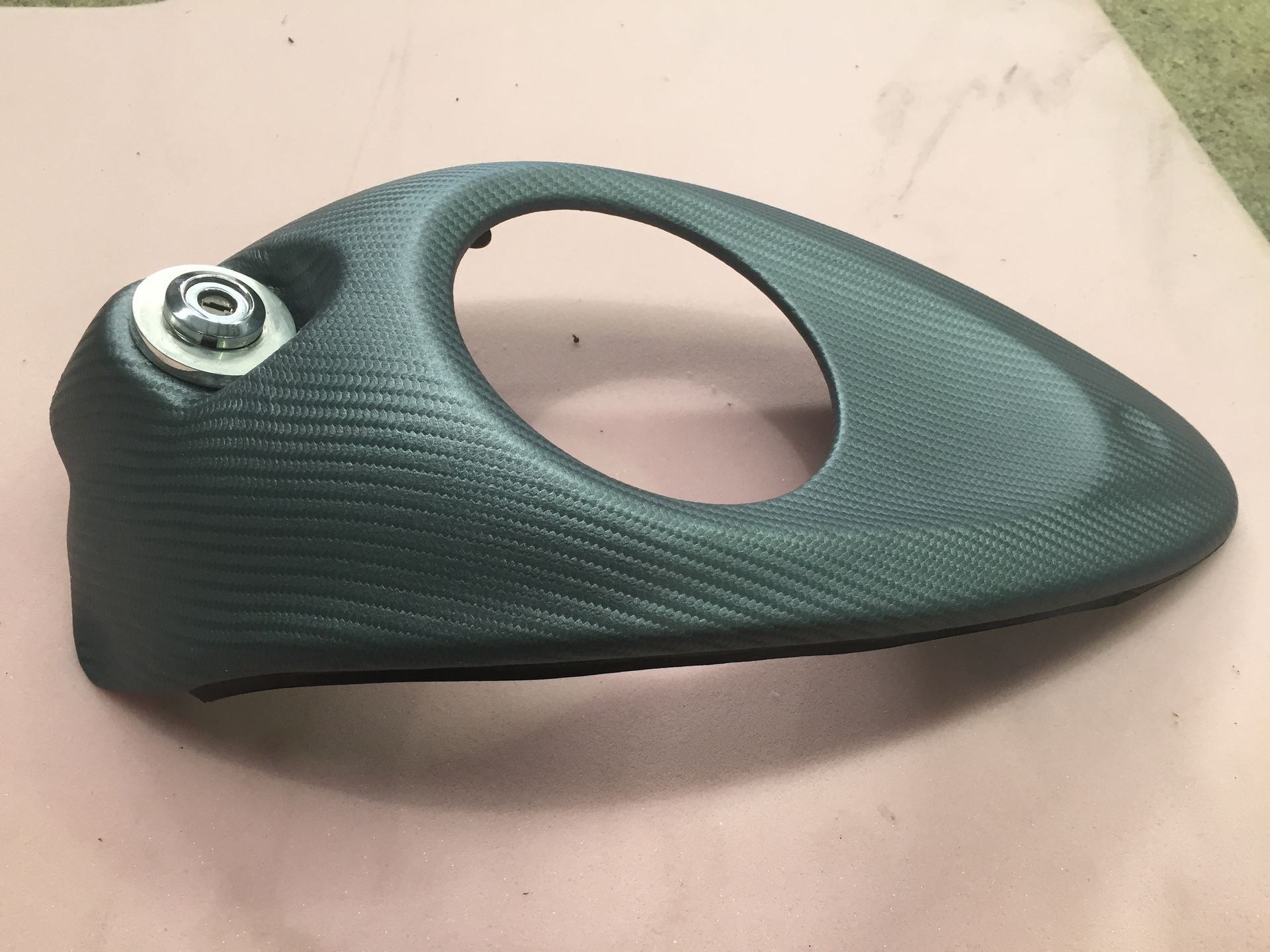 Motorbike fuel tank surround