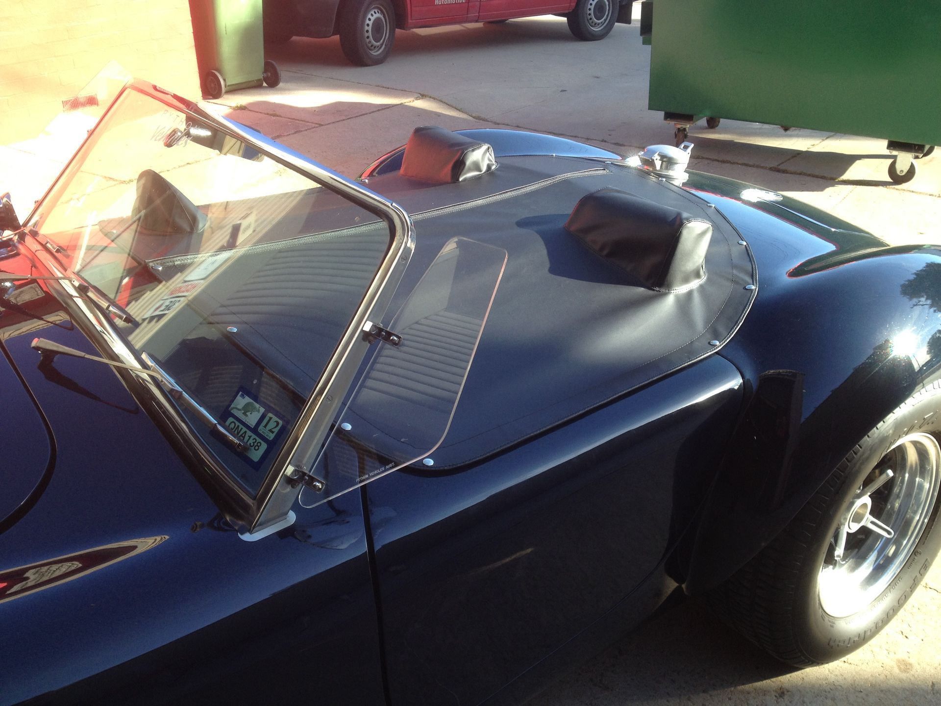 Shelby Cobra cockpit tonneau