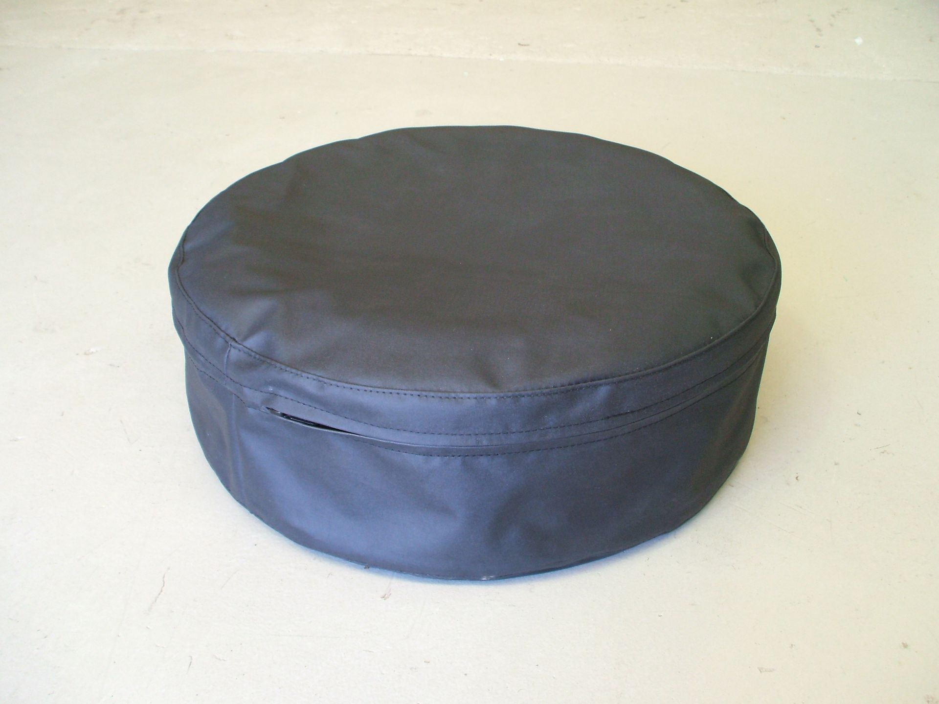 Zip open tyre cover