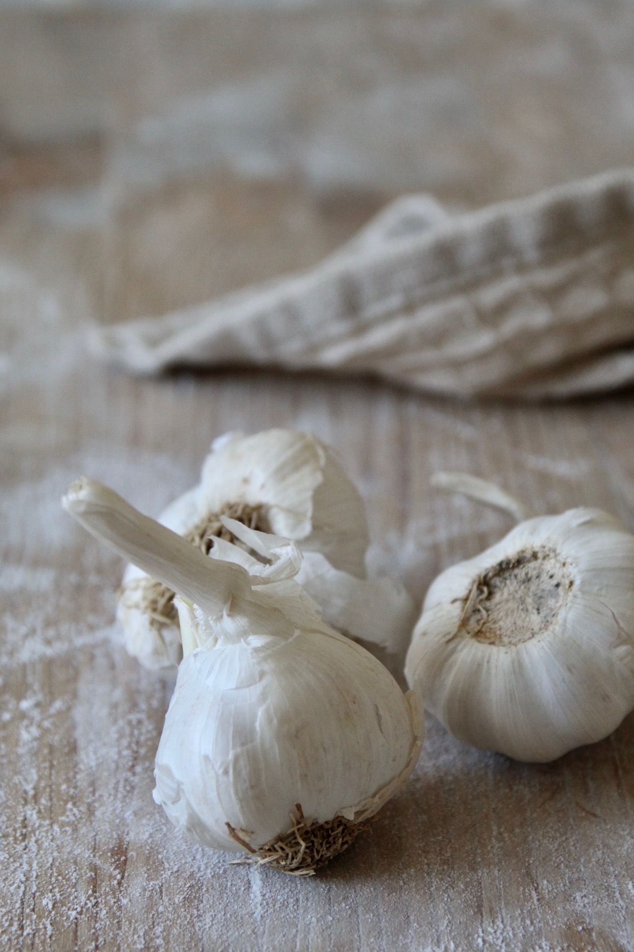 Knoblauch stecken, pflegen und reichlich ernten - der eigene Knoblauch aus deinem Garten