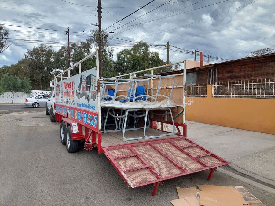 FLETES Y MUDANZAS SILLAS ROJAS