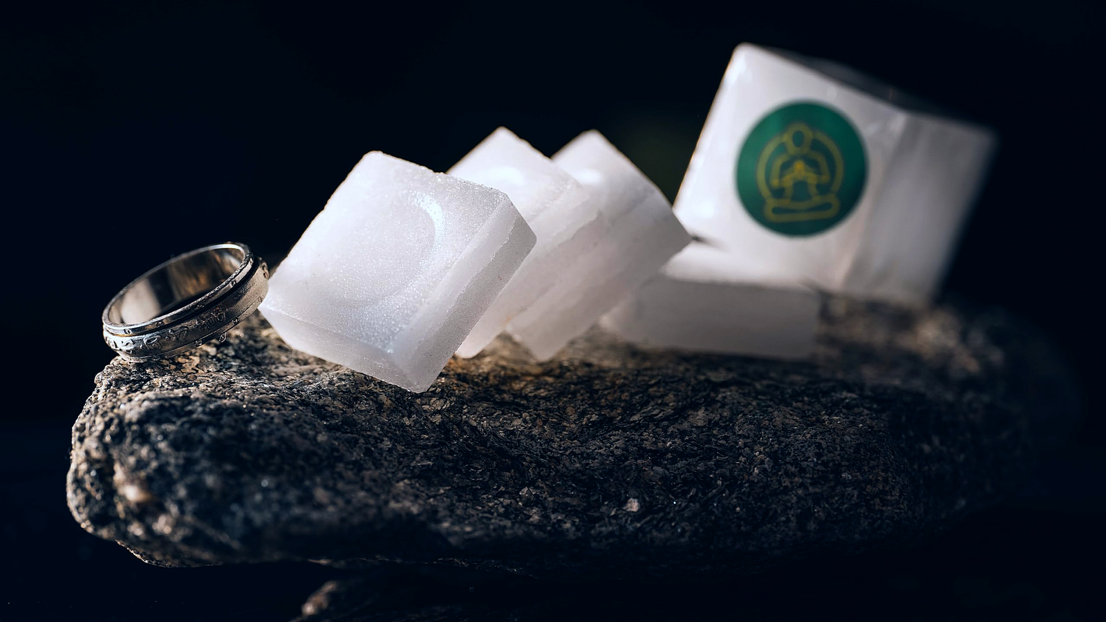 CAS 76-22-2. Camphor.