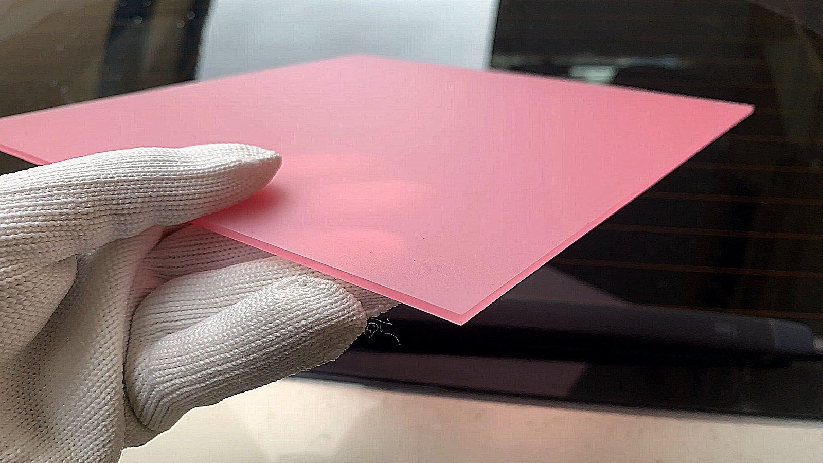 Un polymère polyvalent caractérisé par sa transparence, sa légèreté et sa rigidité