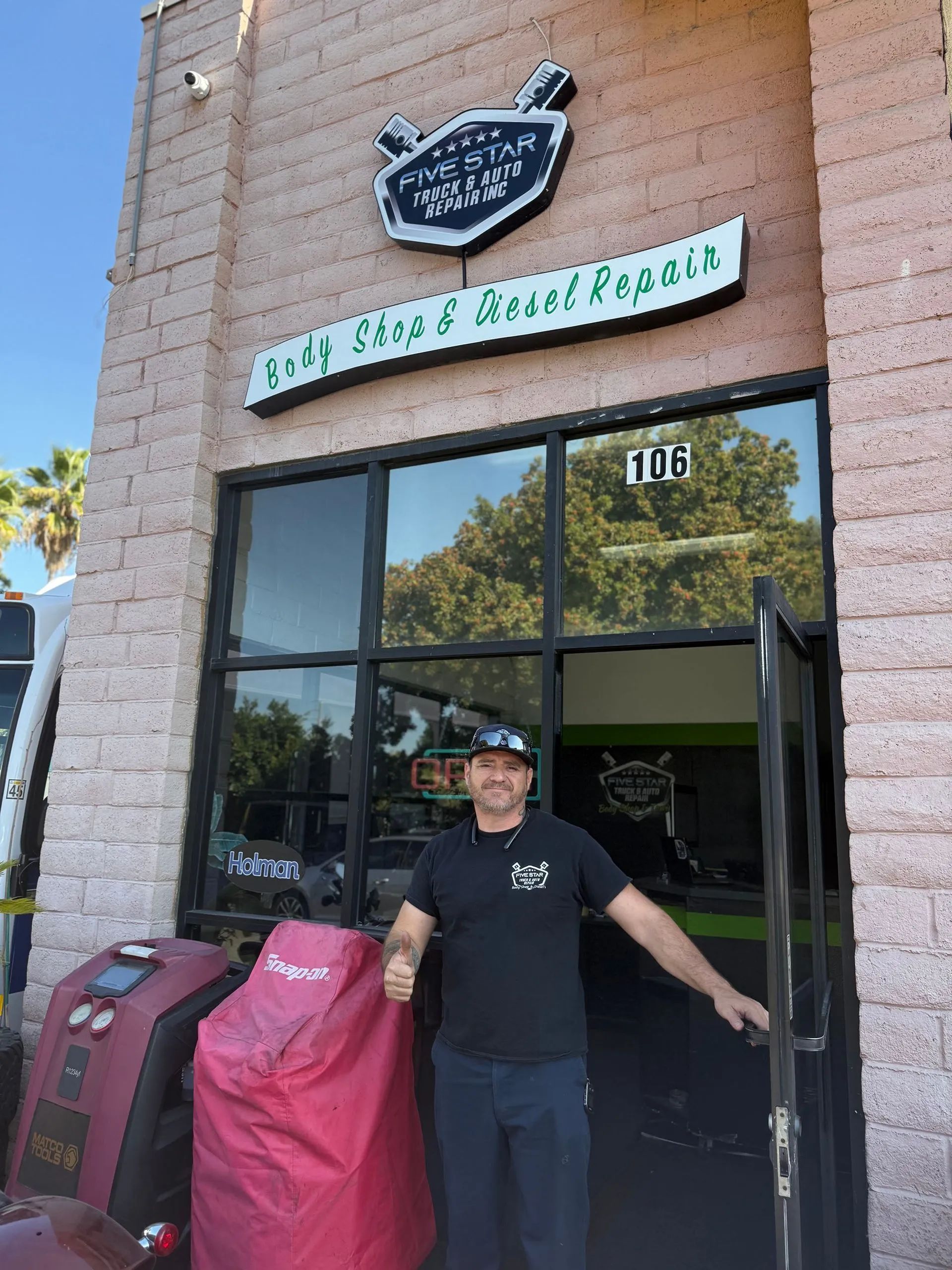 Our owner greets new customers in Anaheim, CA | Five Star Truck & Auto Repair 