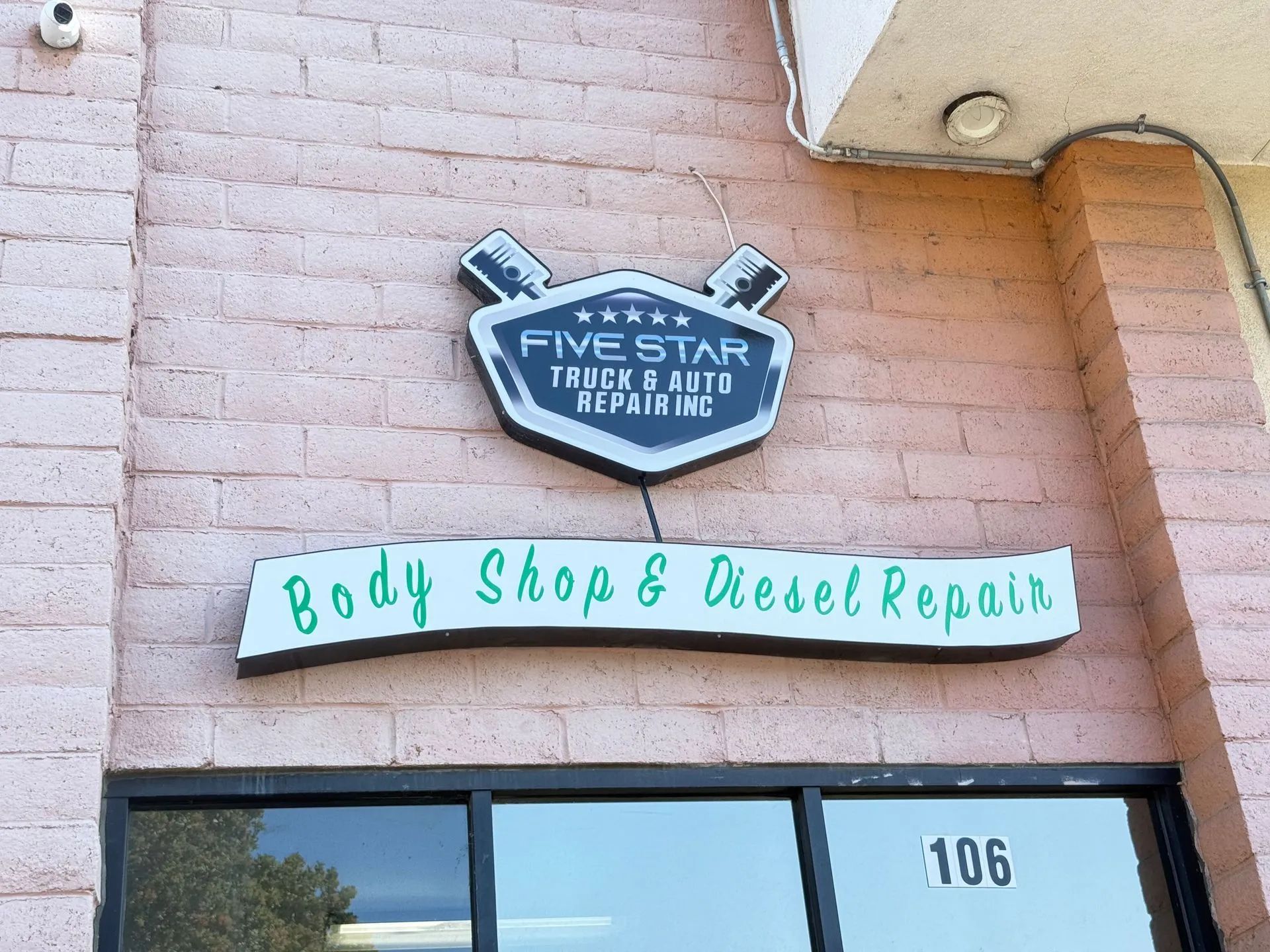 The badge of Five Star Truck & Auto Repair in Anaheim, CA