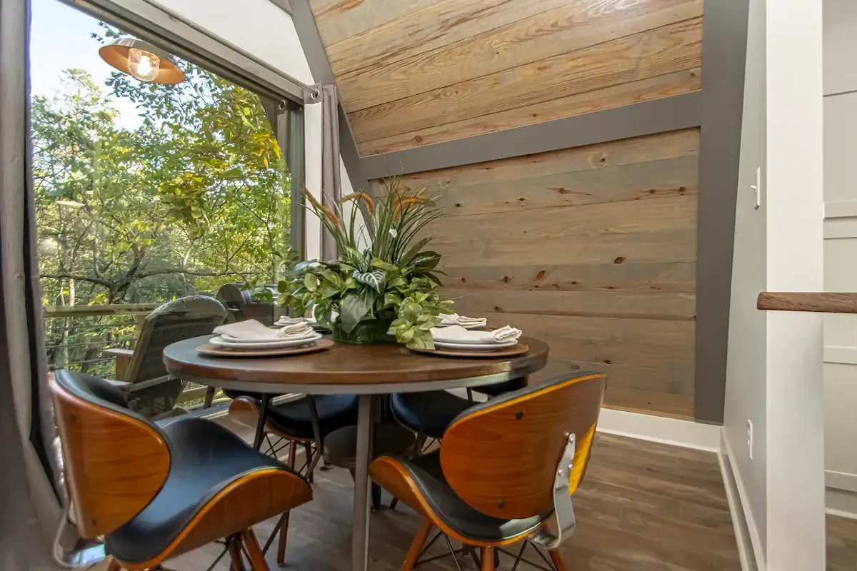 The Bridge House tree loft