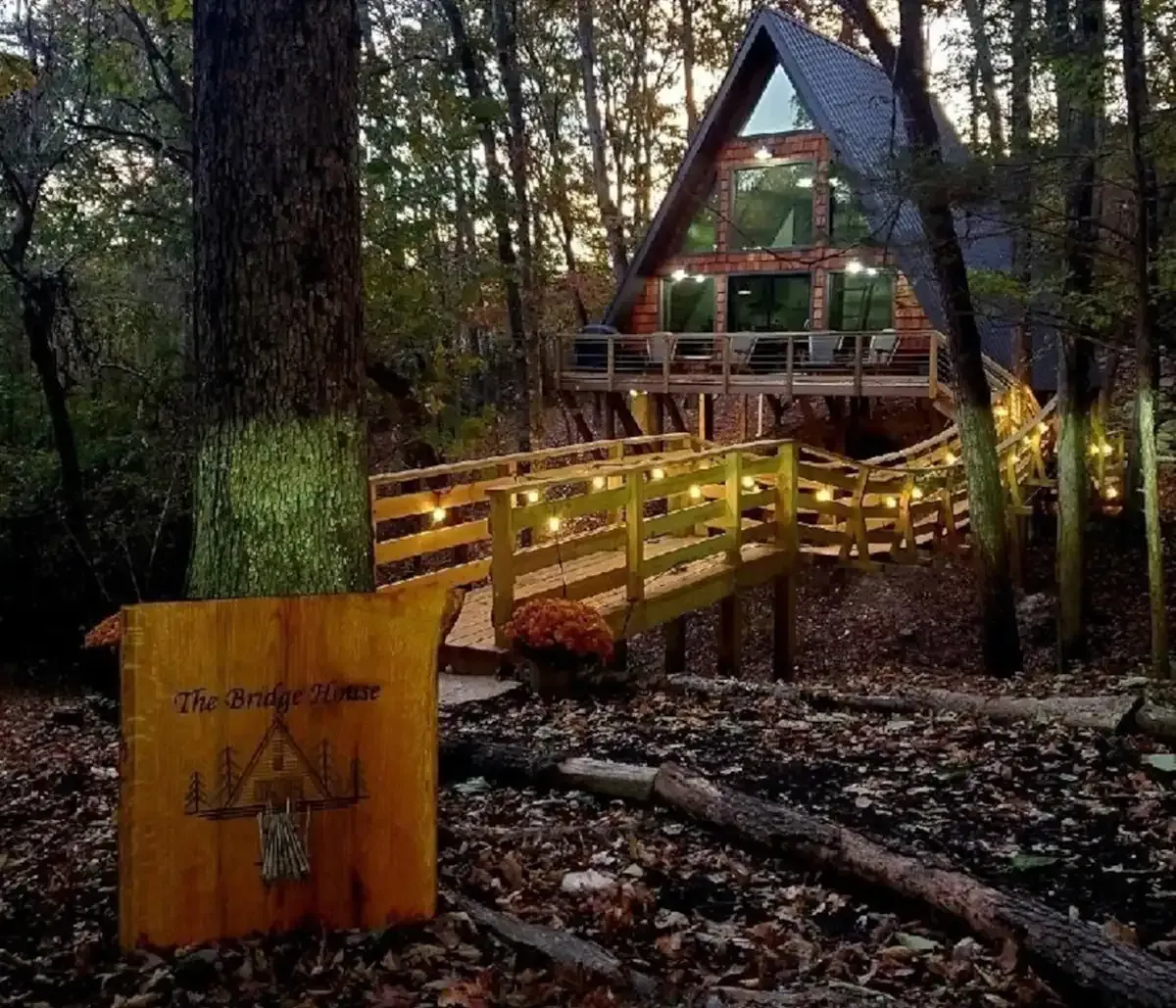 The Bridge House tree loft