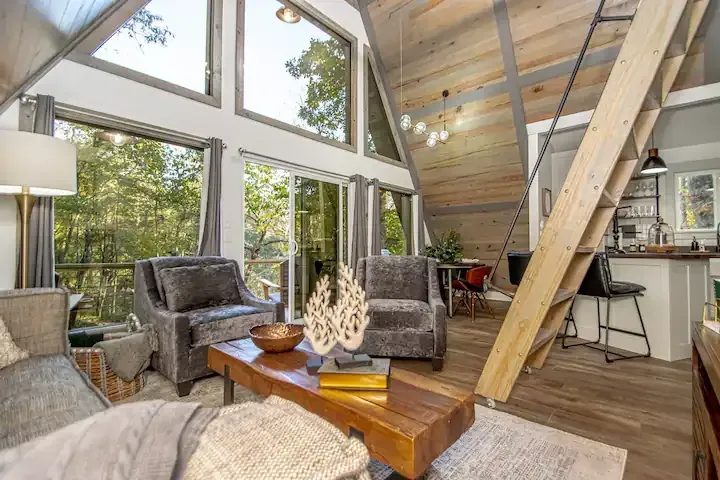 The Bridge House tree loft