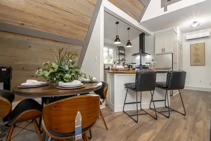 The Bridge House tree loft