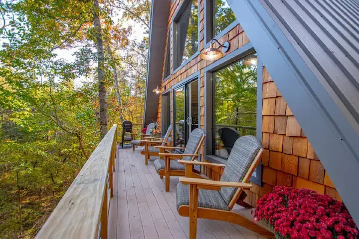 The Bridge House tree loft