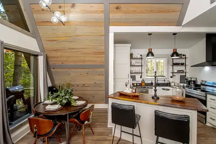 The Bridge House tree loft
