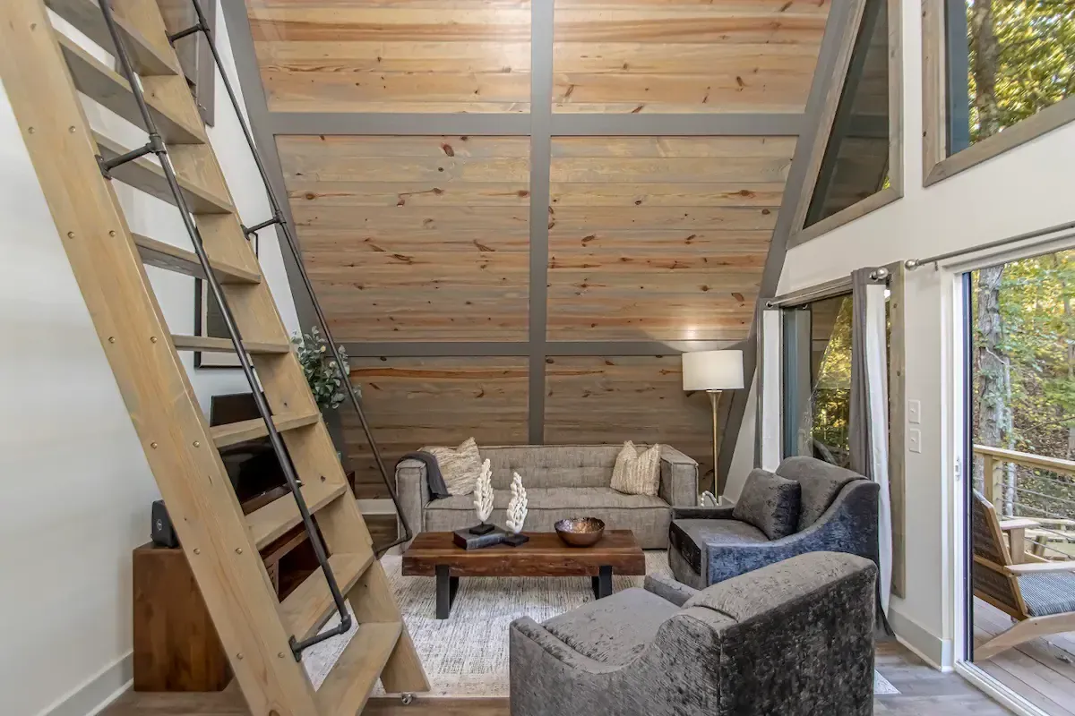 The Bridge House tree loft