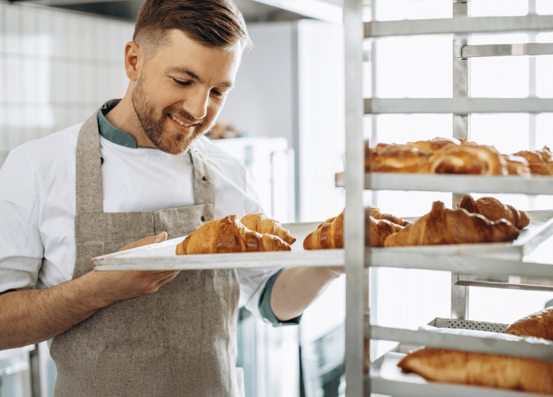 Panadería con producción eficiente y prácticas de sostenibilidad en el proceso