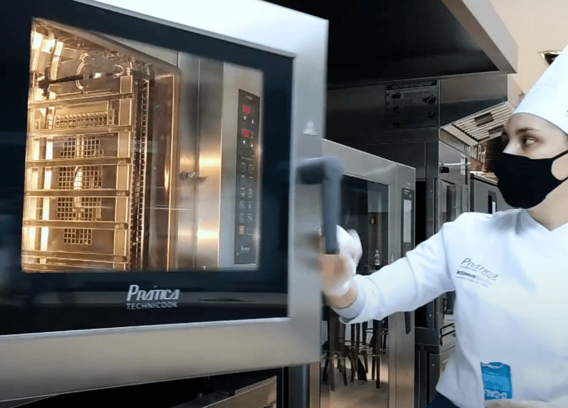 Limpieza de un horno combinado para mantener su higiene y rendimiento