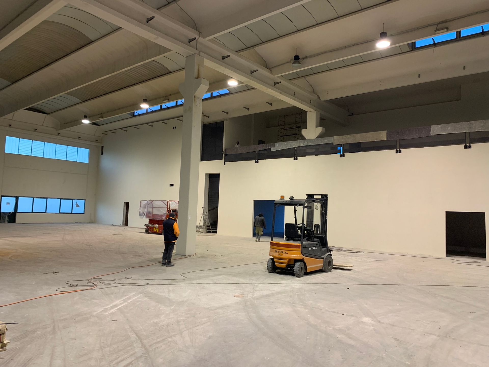 Interno capannone industriale