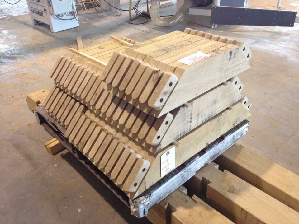 Een stapel houten kisten op een pallet