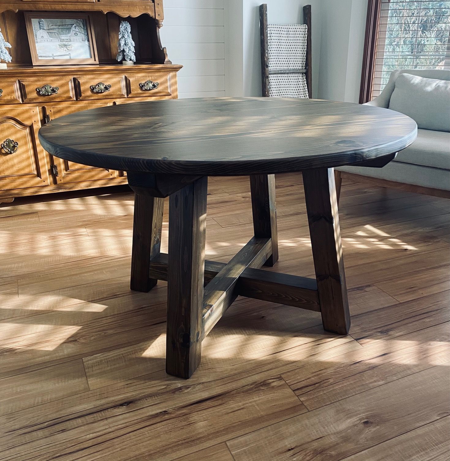 48in Round Dining Table