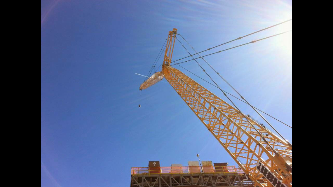 LR-1280 with Luffer reaching out to get it 