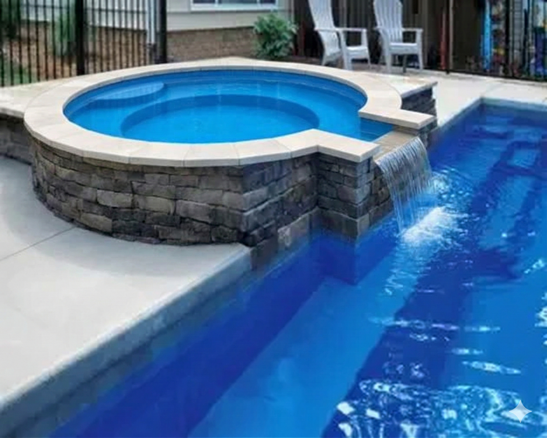 A swimming pool with a screened in area and steps leading to it.