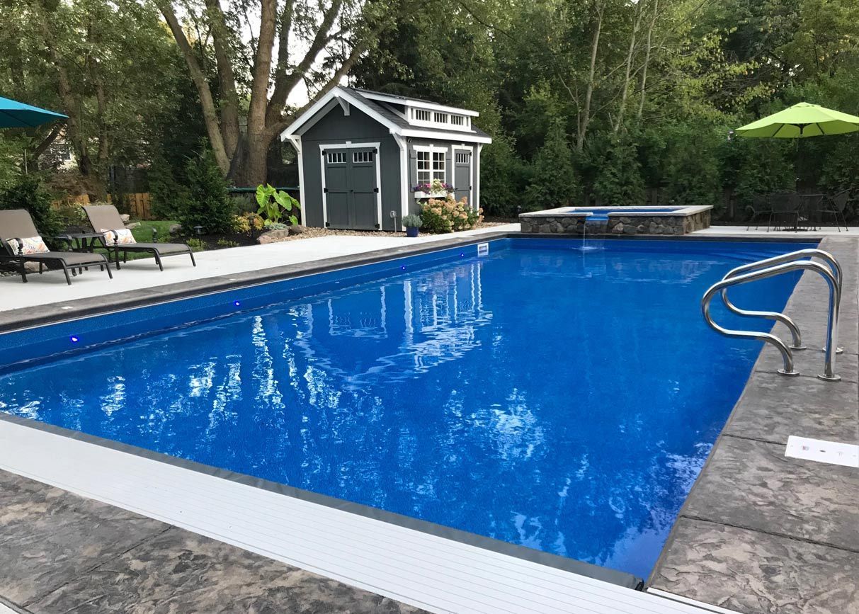 A swimming pool with a screened in area and steps leading to it.