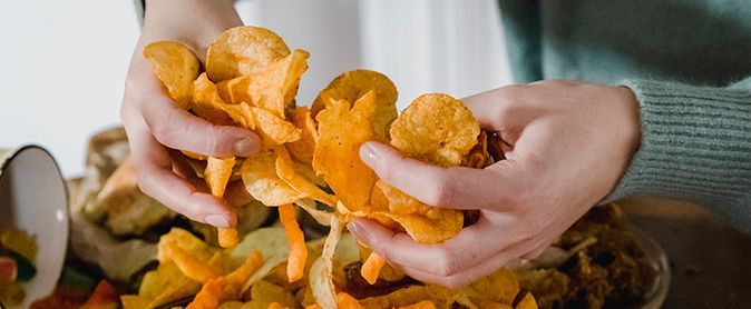 STOP THE HABIT OF SNACKING BETWEEN MEALS